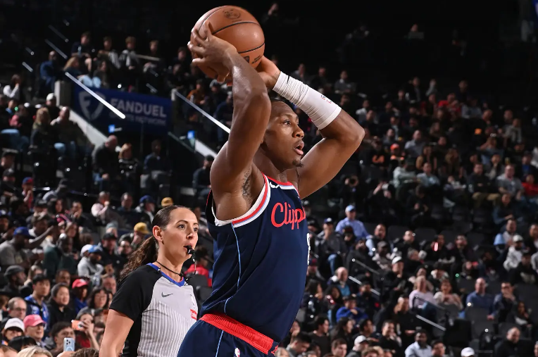 蜂鸟电竞-近段时间进攻效率下滑，快船后场大闸这方面的表现有些令人担心？