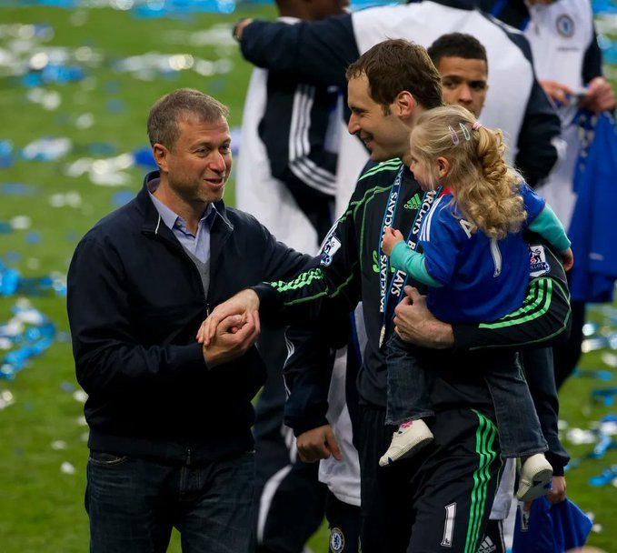 切赫称阿布从不现身更衣室，尊重教练权威|彼得·切赫|比赛日|老板_新浪体育_新浪新闻